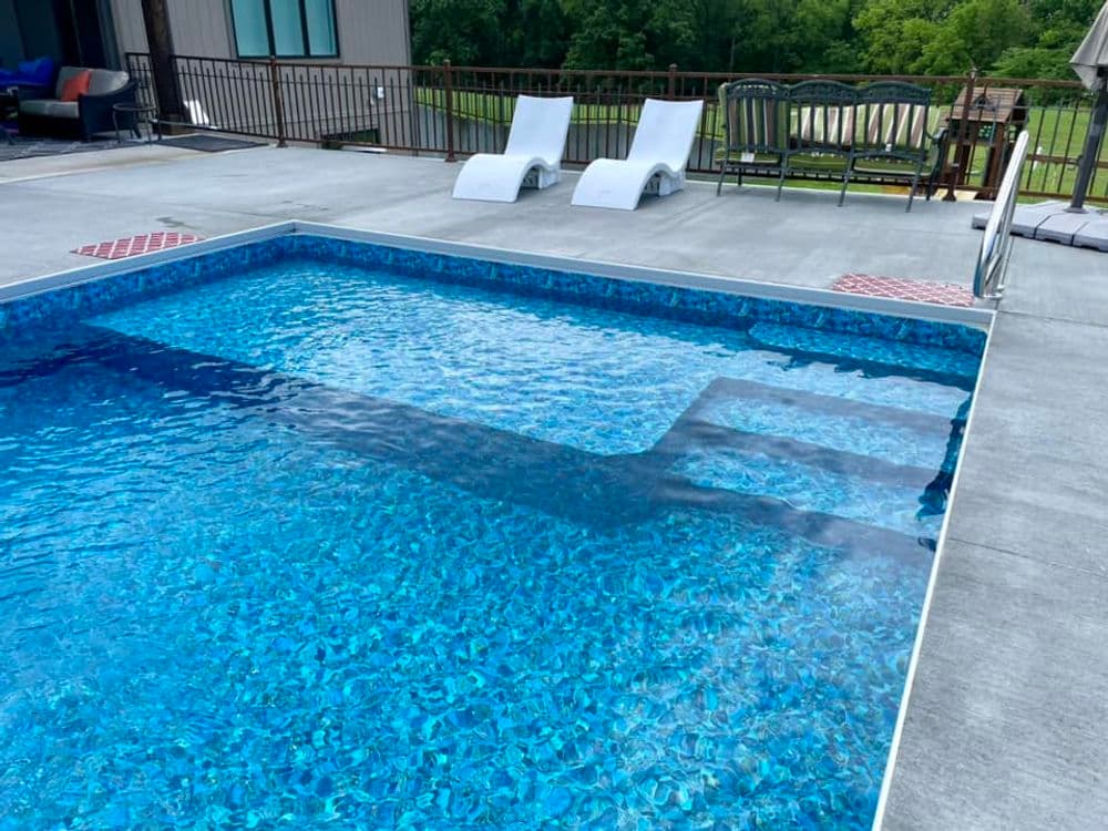 Gallery photos for New Vinyl Liner Pool with Tanning Ledge in Kansas City: Image #3